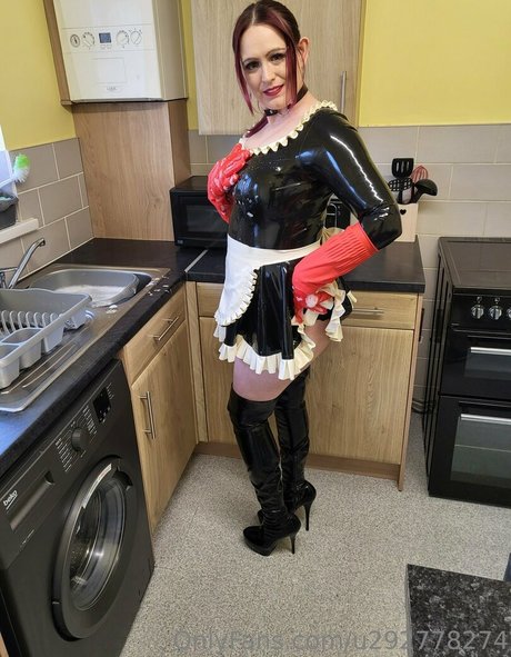 Nacktes geleaktes OnlyFans-Foto von Latexnikki12