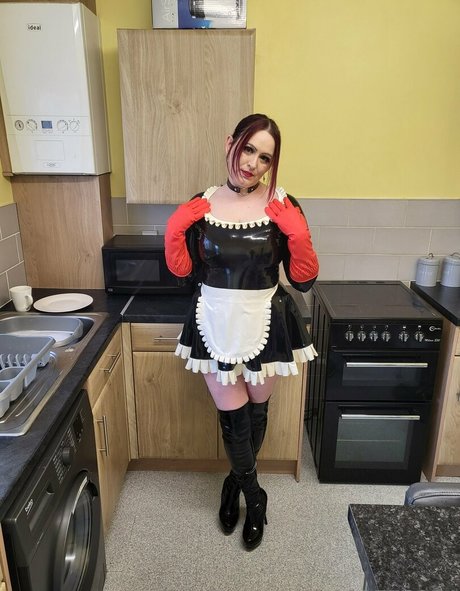 Nacktes geleaktes OnlyFans-Foto von Latexnikki12