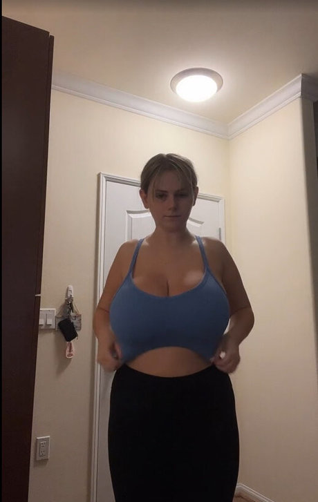 Nacktes geleaktes OnlyFans-Foto von Emily V