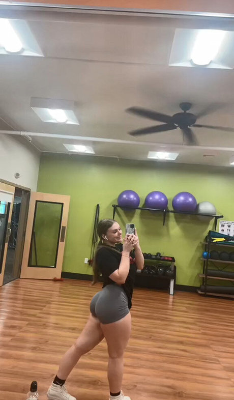 Nacktes geleaktes OnlyFans-Foto von Emily V