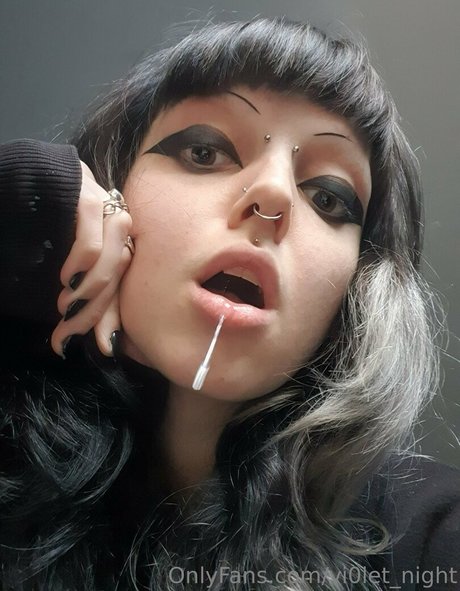 Nacktes geleaktes OnlyFans-Foto von Vi0letnight