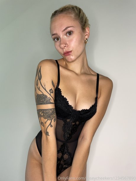 Nacktes geleaktes OnlyFans-Foto von Rosey Cheekers