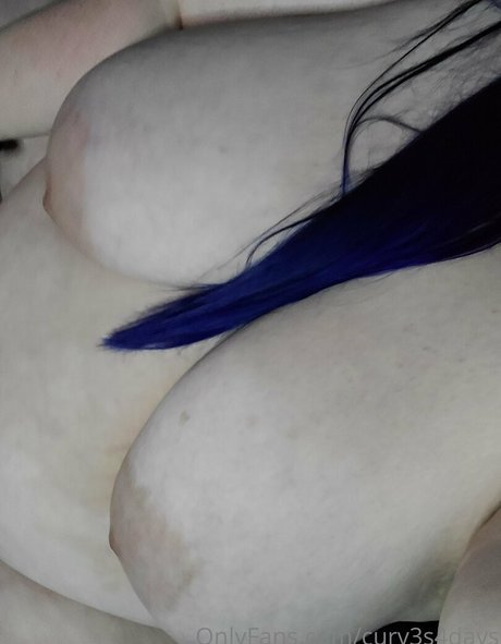Nacktes geleaktes OnlyFans-Foto von Curv3s4days
