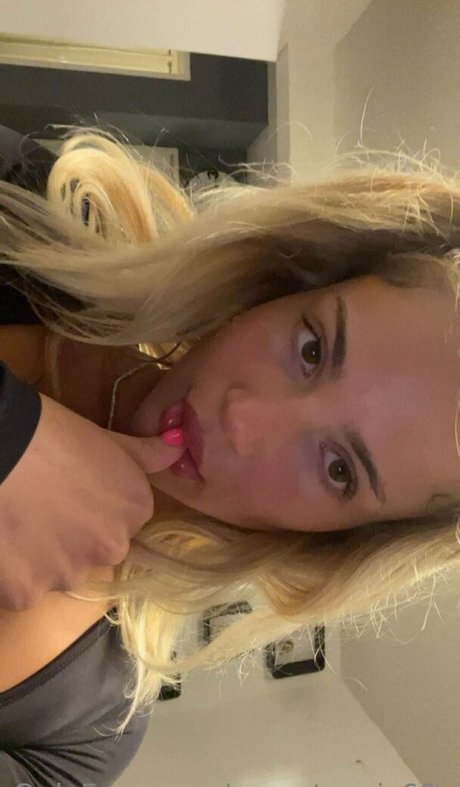 Nacktes geleaktes OnlyFans-Foto von Yourstepsis69x