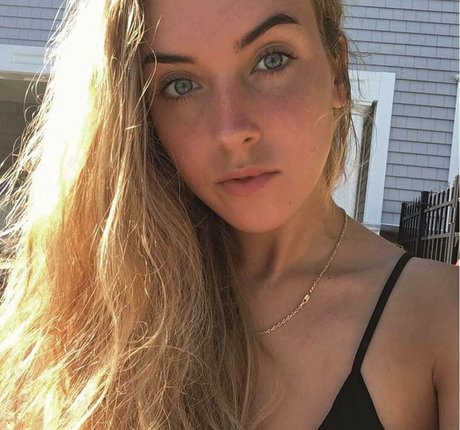 Nacktes geleaktes OnlyFans-Foto von Emilycc