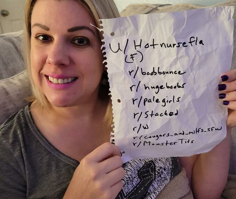 Nacktes geleaktes OnlyFans-Foto von Hotnursefla