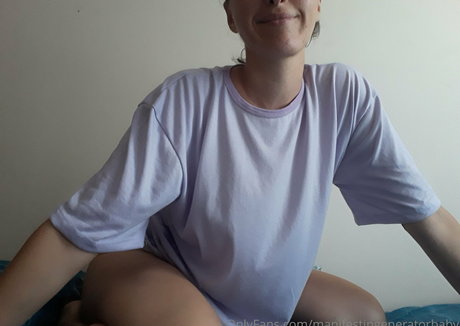 Nacktes geleaktes OnlyFans-Foto von Manifestingeneratorbaby