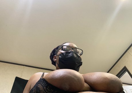 Nacktes geleaktes OnlyFans-Foto von Lasvegasbootyqueen
