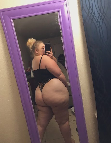 Nacktes geleaktes OnlyFans-Foto von Cakedupbree