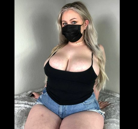 Nacktes geleaktes OnlyFans-Foto von Bailey Bee