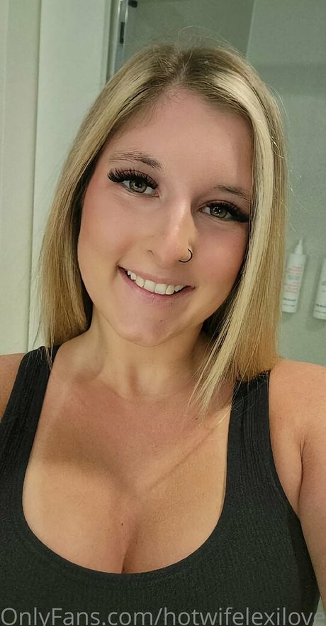 Hotwifelexilovex