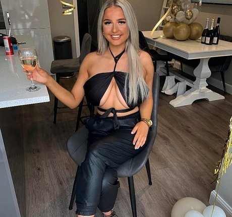 Nacktes geleaktes OnlyFans-Foto von Elizabeth Taylor