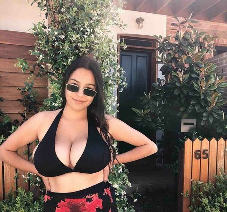 Nacktes geleaktes OnlyFans-Foto von Lotti Loka