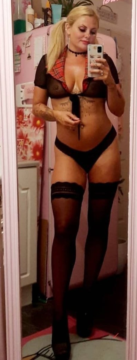 Nacktes geleaktes OnlyFans-Foto von Jamieleepinkymummy