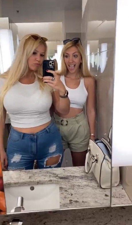 Nacktes geleaktes OnlyFans-Foto von Nicolle A