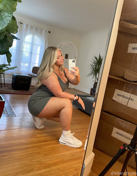 Nacktes geleaktes OnlyFans-Foto von Ellanabryan