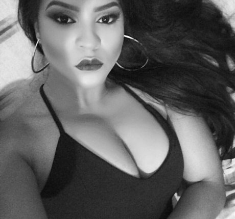 Nacktes geleaktes OnlyFans-Foto von Toni Salina Chee Young