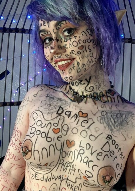 Nacktes geleaktes OnlyFans-Foto von Teasinglytrashed