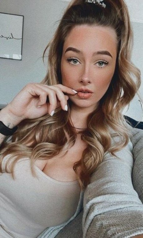 Nacktes geleaktes OnlyFans-Foto von Lizzzyfox