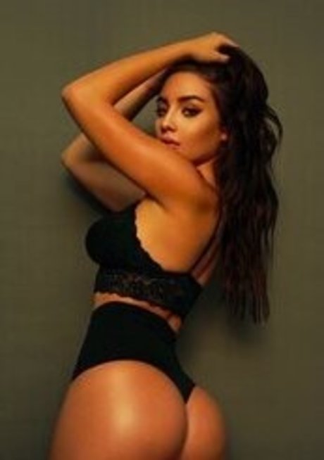 Nacktes geleaktes OnlyFans-Foto von Ella Orten