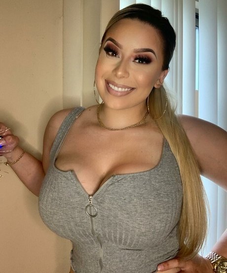 Nacktes geleaktes OnlyFans-Foto von Blondiemami
