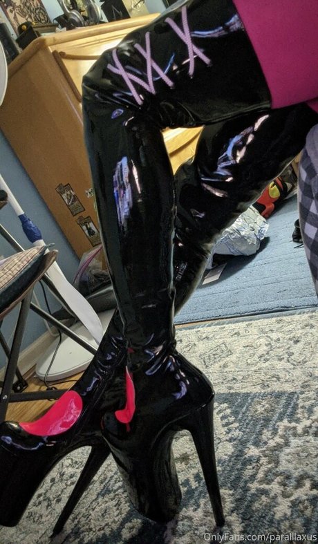 Nacktes geleaktes OnlyFans-Foto von Paralllaxus