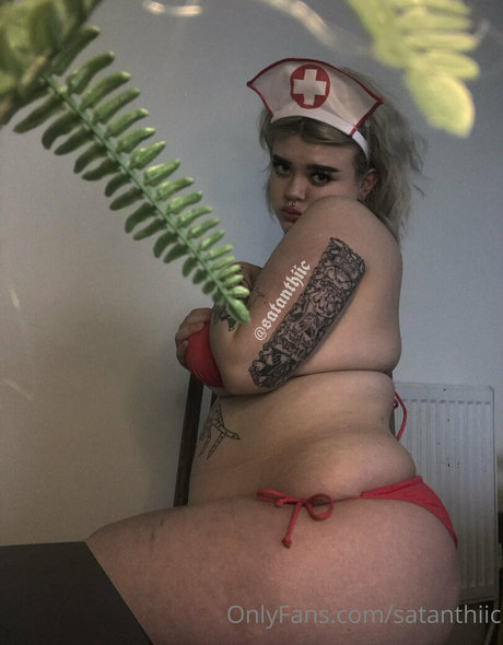 Nacktes geleaktes OnlyFans-Foto von Satanthiic
