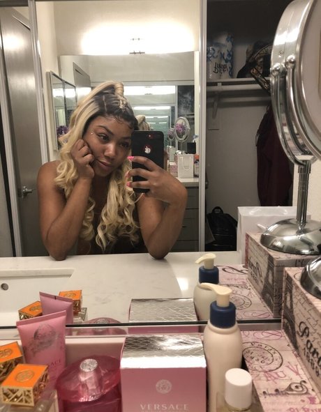 Nacktes geleaktes OnlyFans-Foto von Iluvchanell