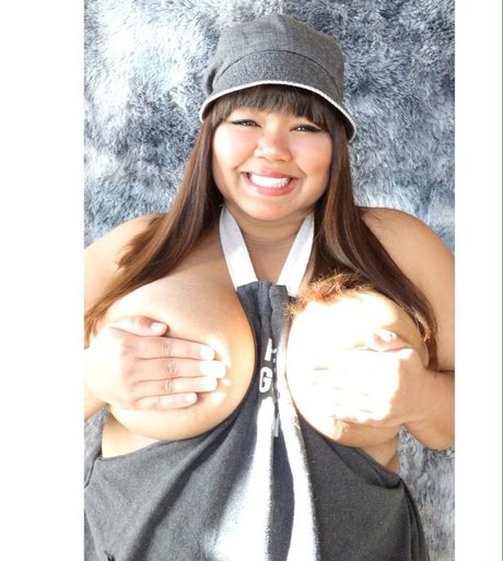 Nacktes geleaktes OnlyFans-Foto von Milaloves