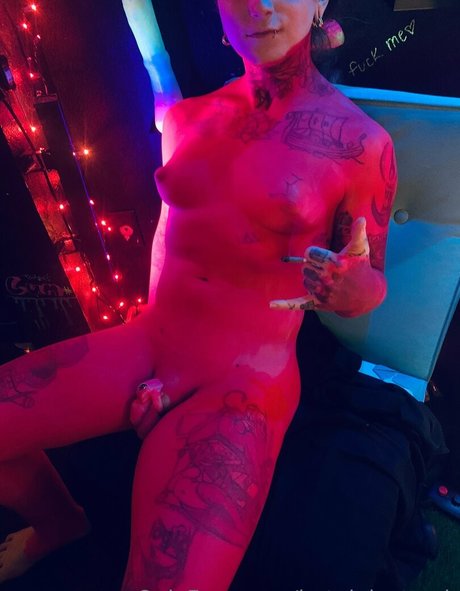 Nacktes geleaktes OnlyFans-Foto von Hotpinknymph