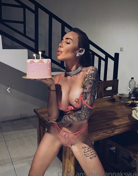 Nacktes geleaktes OnlyFans-Foto von Annaksyuk
