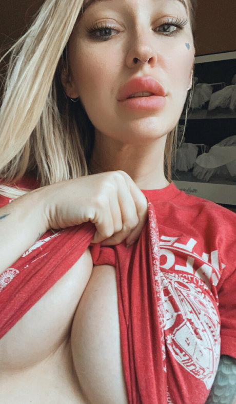 Nacktes geleaktes OnlyFans-Foto von Kleiovalentien