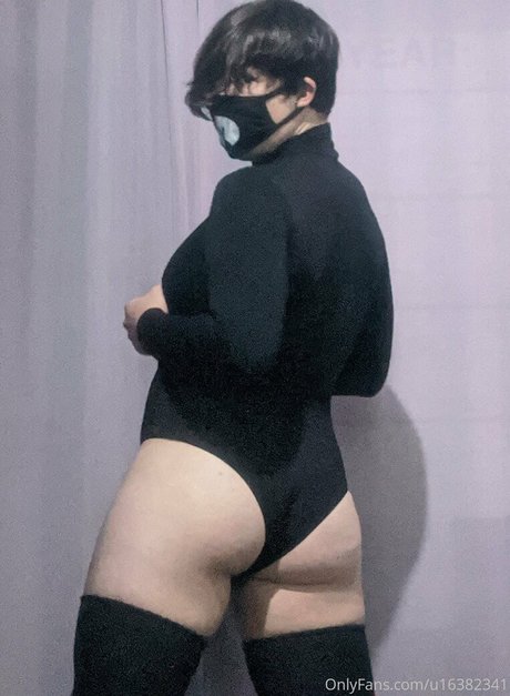 Nacktes geleaktes OnlyFans-Foto von Queerbunnybabe