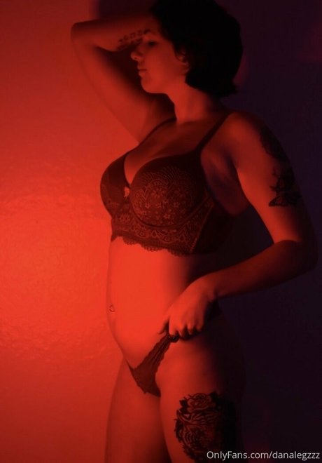 Nacktes geleaktes OnlyFans-Foto von Danalegzzz