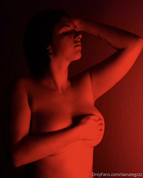 Nacktes geleaktes OnlyFans-Foto von Danalegzzz