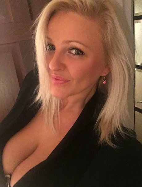 Nacktes geleaktes OnlyFans-Foto von Julie
