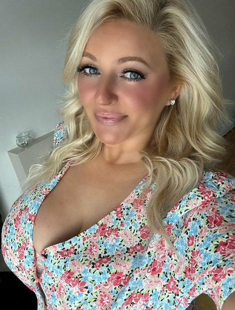 Nacktes geleaktes OnlyFans-Foto von Julie