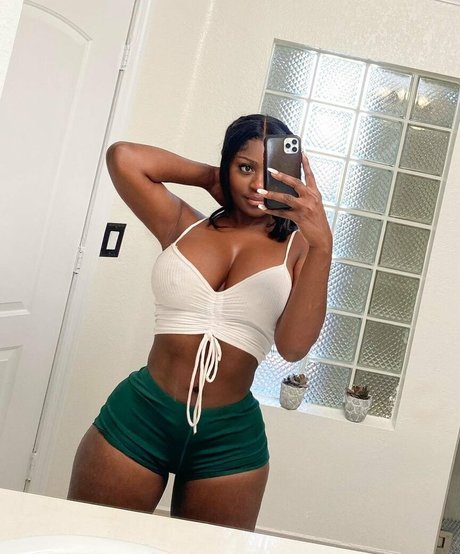 Nacktes geleaktes OnlyFans-Foto von Babeth Lando