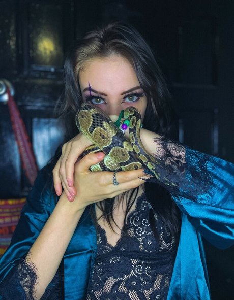 Nacktes geleaktes OnlyFans-Foto von Midnightrav3n