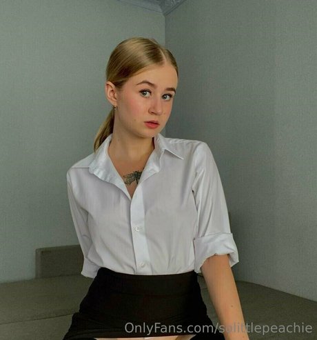 Nacktes geleaktes OnlyFans-Foto von Solittlepeachie