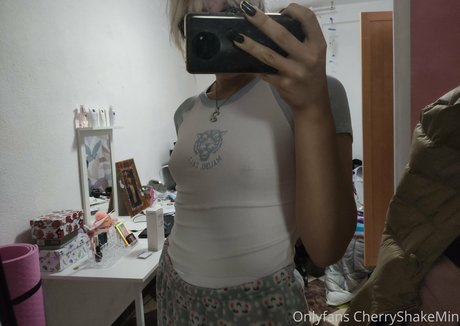 Nacktes geleaktes OnlyFans-Foto von Cherryshakemin