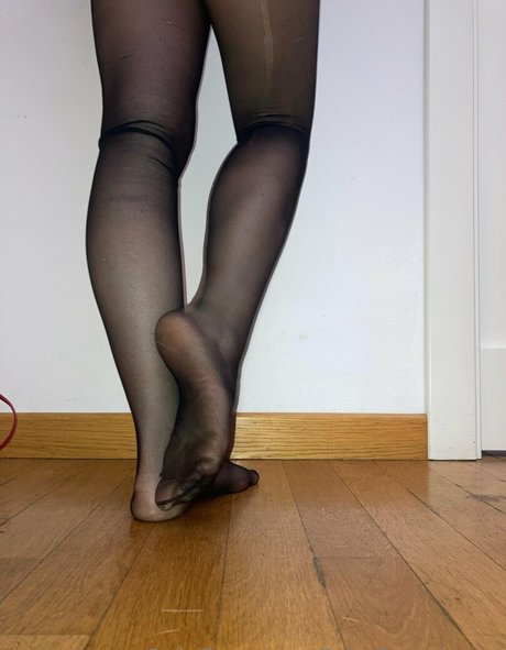 Nacktes geleaktes OnlyFans-Foto von Fairyfeetsisters