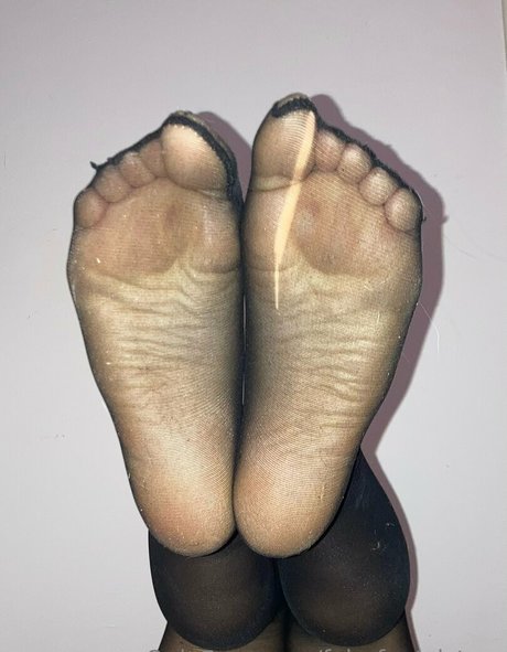 Nacktes geleaktes OnlyFans-Foto von Fairyfeetsisters