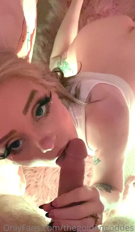 Nacktes geleaktes OnlyFans-Foto von Thegoldengoddes