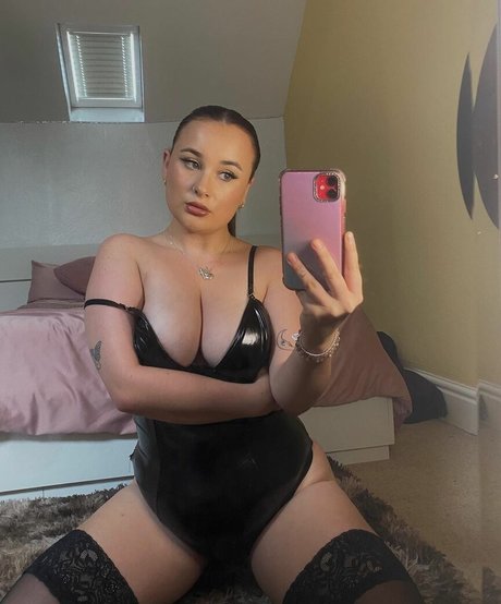 Nacktes geleaktes OnlyFans-Foto von Leanne Campbell