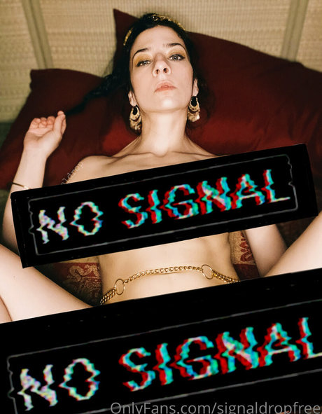 Nacktes geleaktes OnlyFans-Foto von Signaldropfree