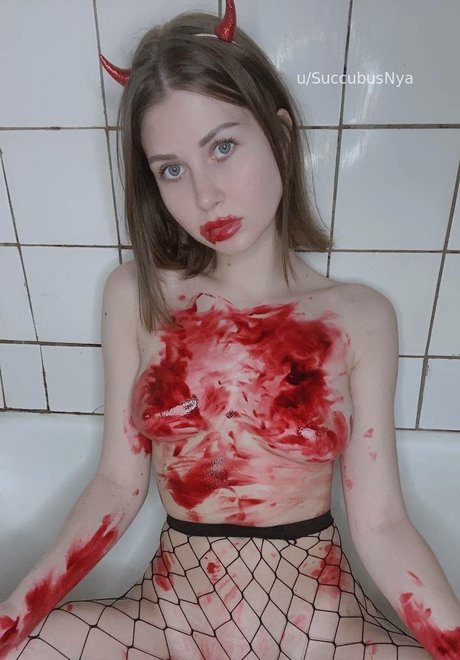 Nacktes geleaktes OnlyFans-Foto von Succubusnya