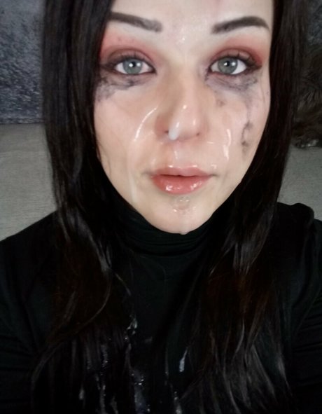 Nacktes geleaktes OnlyFans-Foto von Trashbuns