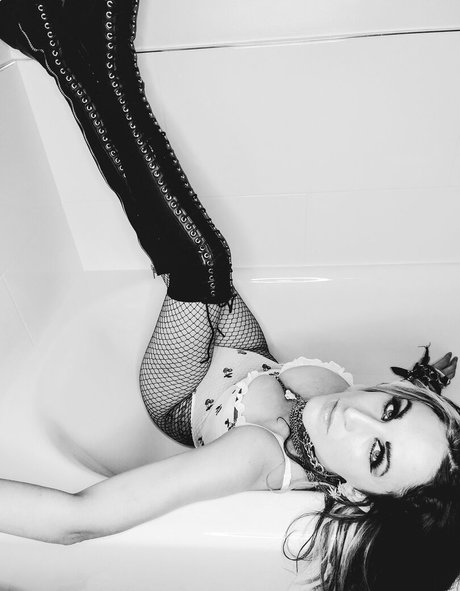 Nacktes geleaktes OnlyFans-Foto von Evil Little Creature
