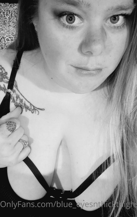 Blueeyesnthickthighs